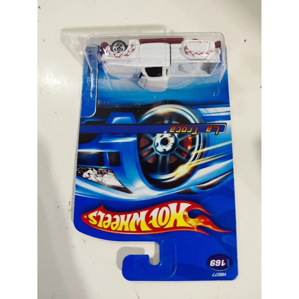 NIP Hot Wheels 2005 1:64 Die Cast La Troca Chevrolet Classic Pickup Truck B